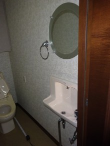手洗器も含めトイレを一新ー落ち着いたトイレ空間に 手洗器も含めトイレを一新ー落ち着いたトイレ空間に